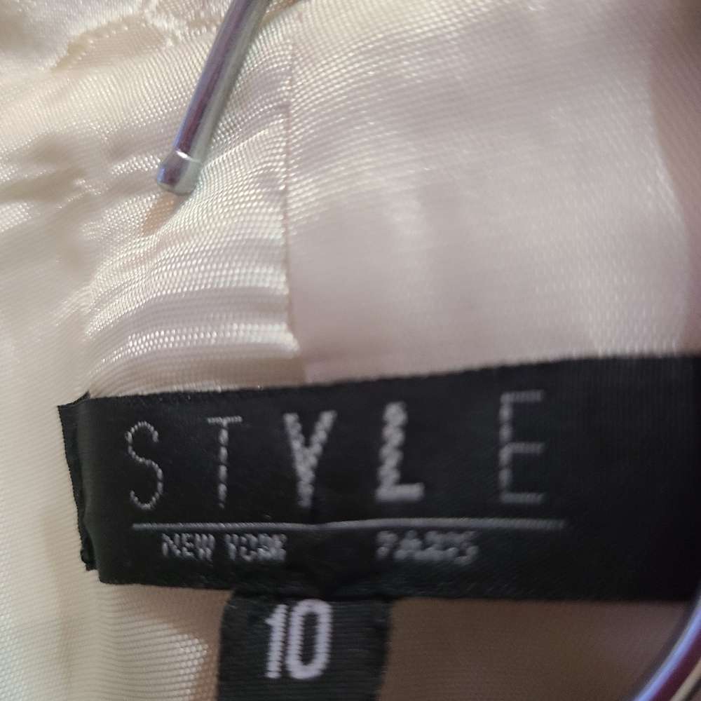 Style suit from Ransons Boutique - Picture 7 of 7